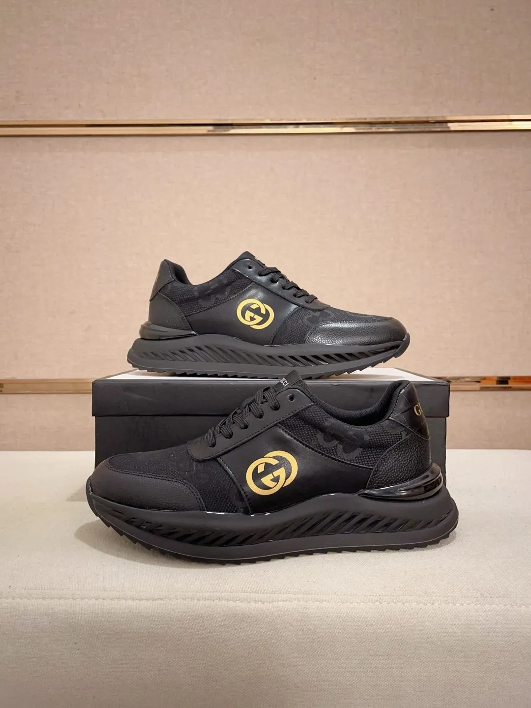 Men's men's shoes💰 462💰🇮🇹🇮🇹GUCCI🔍🔍new models are on sale at the same time at the counter. The uppers🇮🇹 are made of top-grain cowhide imported from Italy. Fully imported genuine leather lining 💪💪, completely 1⃣️ to 1⃣️ replica 🇮🇹💪💪, ⚠ sole: original sole provided by the original factory, exclusive movable molded sole super comfortable, ⚠ original factory follow-up, 🔍🔍 high quality, you can go in and out of the counter at will, welcome to compare⚠. Code number:38-44